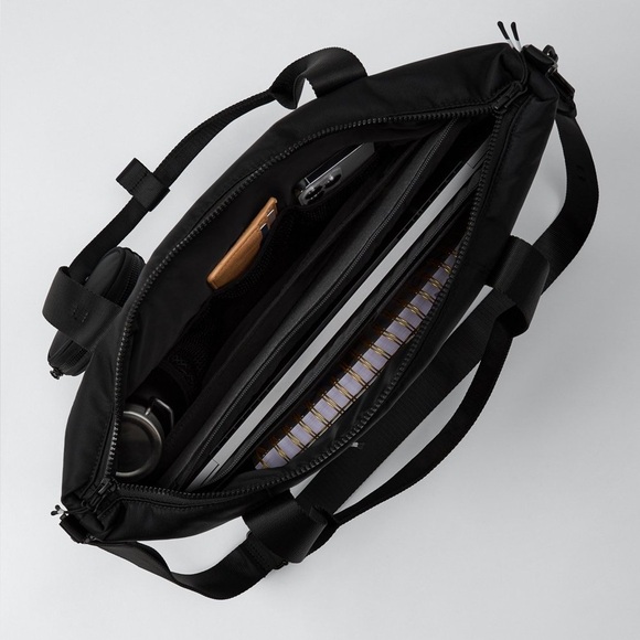 FABLETICS The Everyday Tote
Color: Black - Picture 4 of 10